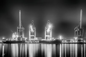 Gliding over the sea, Milan der Hapag Loyd am Hamburger Containerhafen. Schiffe fotografiert von Danny Koerber für Sehnsucht der Augen.