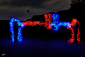 Rot gegen Blau erzeugt beim Lightpainting mit ZOLAQ. Lightpainting fotografiert von Danny Koerber für Sehnsucht der Augen.