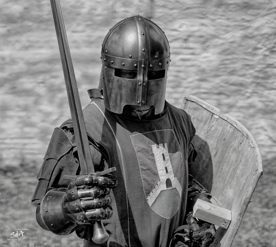 Ein Ritter ohne Furcht und Tadel, fotografiert in schwarz weiß von Danny Koerber für Sehnsucht der Augen.