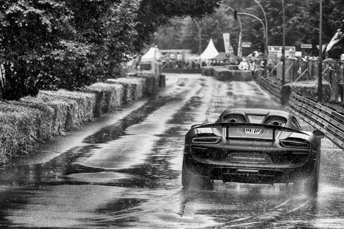 Porsche Spyder im Regen beim Hamburg Revival, Autorennen fotografiert von Danny Koerber für Sehnsucht der Augen.