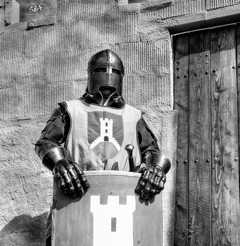 Ein Ritter ohne Furcht und Tadel, fotografiert in schwarz weiß von Danny Koerber für Sehnsucht der Augen.