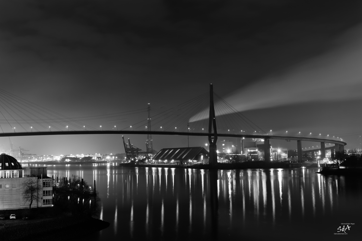 Hamburger Koehlbrandbrücke bei Nacht, fotografiert von Danny Koerber für Sehnsucht der Augen.
