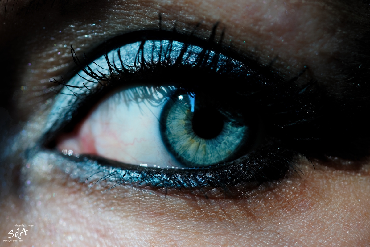 Das Auge im Blick. Nahaufnahme eines Auges, fotografiert von Danny Koerber für Sehnsucht der Augen.