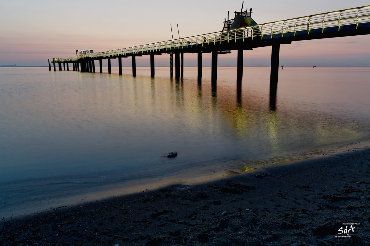 Niendorfer Seebrücke, Sonnenaufgang fotografiert von Danny Koerber für Sehnsucht der Augen.