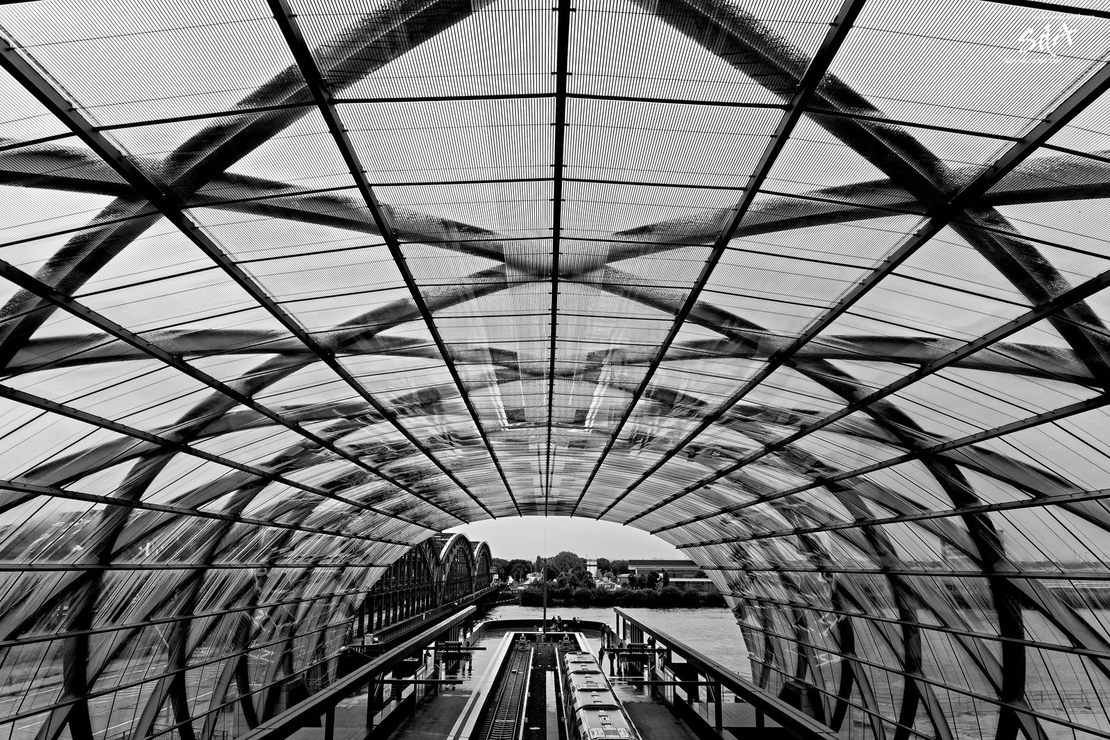Einmal in den Untergrund bitte, Ubahnstationen fotografiert von Danny Korber. Architektur