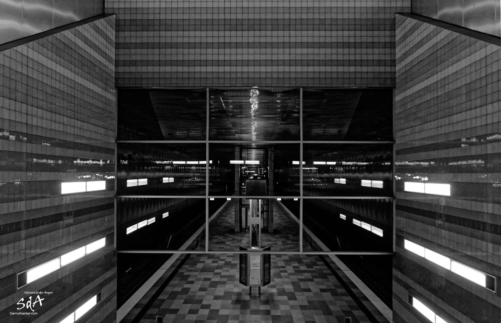 Einmal in den Untergrund bitte, Ubahnstationen fotografiert von Danny Korber. architektur