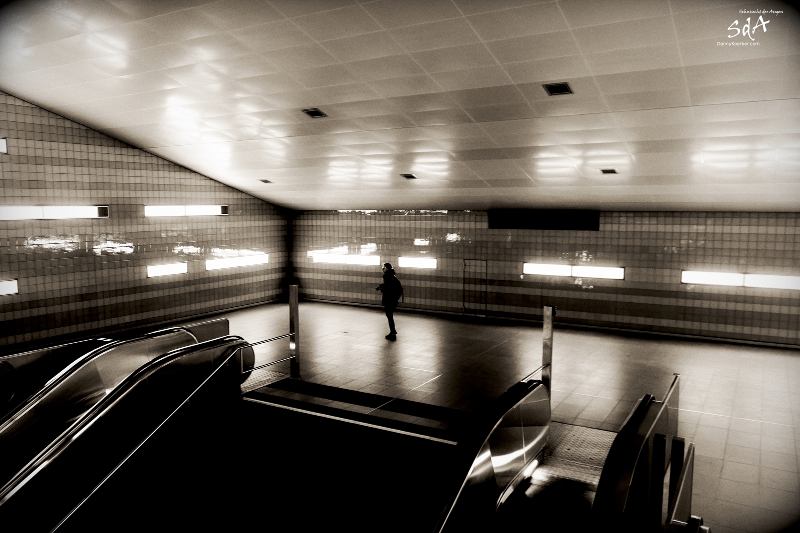 Einmal in den Untergrund bitte, Ubahnstationen fotografiert von Danny Korber. Architektur
