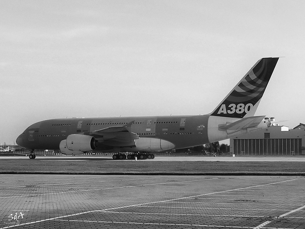 Der Riese A380 ist gelandet. Flugzeuge fotografiert von Danny Koerber für Sehnsucht der Augen.