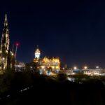 Edingburgh – Wo Stein sich erinnert. Stimmungsvolle Stadtansichten von Edinburgh mit historischen Gebäuden, engen Gassen und markanten Steinfassaden. Wechselndes Licht, Schatten und urbane Details vermitteln die besondere Atmosphäre der schottischen Hauptstadt.