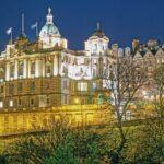 Edingburgh – Wo Stein sich erinnert Stimmungsvolle Stadtansichten von Edinburgh mit historischen Gebäuden, engen Gassen und markanten Steinfassaden. Wechselndes Licht, Schatten und urbane Details vermitteln die besondere Atmosphäre der schottischen Hauptstadt.